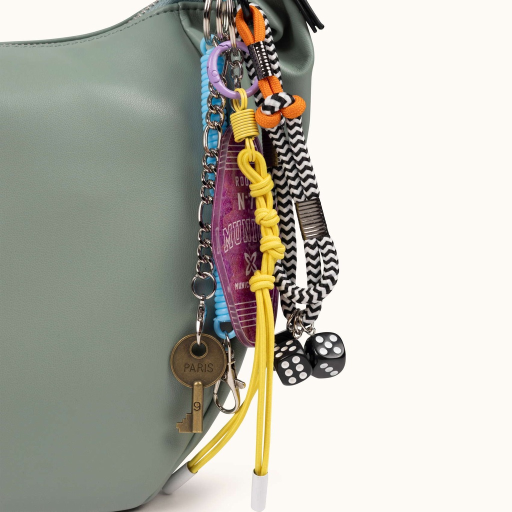 Bolso Hobo Verde Agua con Asa Ajustable y Charms CHARMS HOBO AQUA (4)