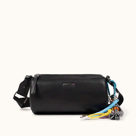 Bandolera Cilíndrica Color Crema con Charms y Asa Técnica CHARMS CROSSBODY BARREL CREAM (9)