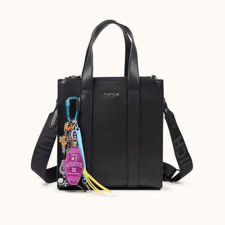 Bolso Crossbody Tote Negro con Charms y Doble Asa CHARMS CROSSBODY TOTE BLACK (2)