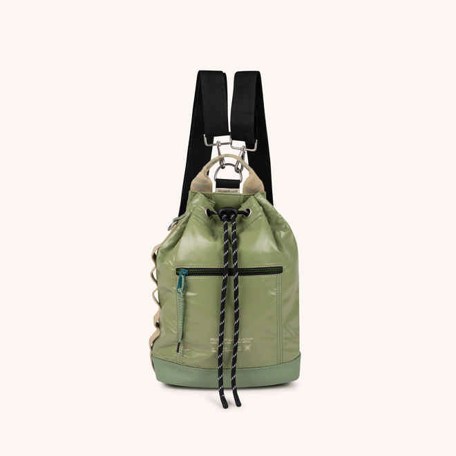 Mochila Saco Adaptable en Poliamida Reciclada DEEP RECYCLED DRAWSTRING BACKPACK KHAKI (1)