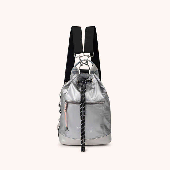 Mochila Saco Adaptable Metalizada en Poliamida Reciclada DEEP RECYCLED DRAWSTRING BACKPACK PLATA (1)