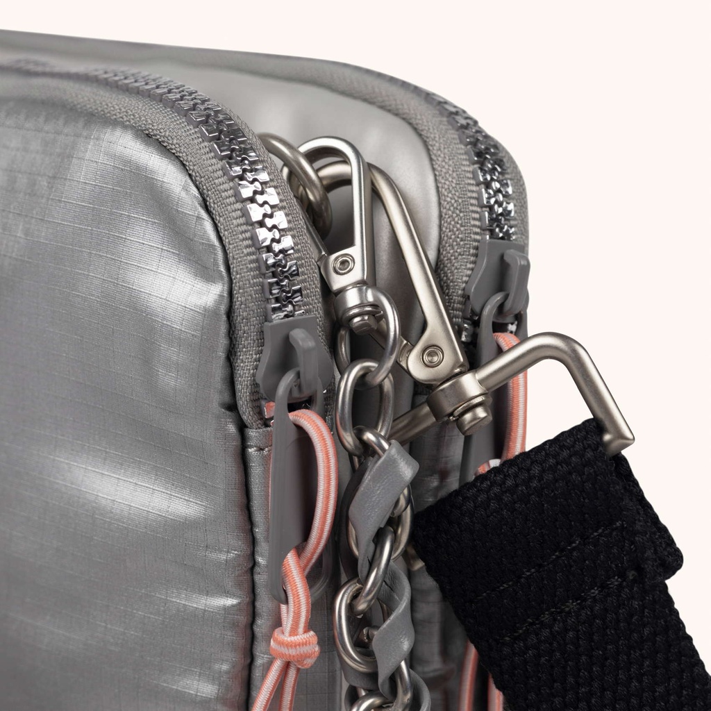 Bolso Bandolera Doble Metalizado en Poliamida Reciclada DEEP RECYCLED CROSSBODY DOUBLE PLATA (4)