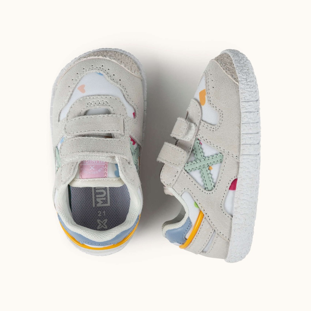 MUNICH BABY GOAL 1627 Zapatilla Infantil con Doble Velcro y Estampado Corazones (7)