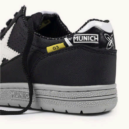 MUNICH G-3 KID VCO 458 Zapatillas Infantiles de FÃºtbol Sala Negras con TalÃ³n Rojo y Triple Velcro (11)