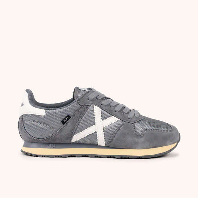 MUNICH MASSANA MAN 602 Zapatillas Retro Running Gris y Blanco (1)