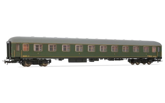 RENFE, coche de primera clase, AA 8073, decoración verde, ép. III (1)
