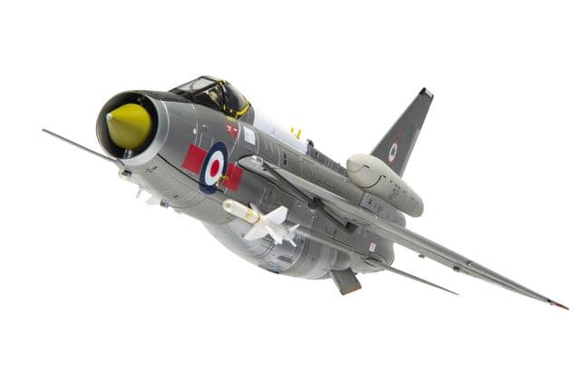 English Electric Lightning F.6 - RAF No. 5 Sqn - RAF Leconfield (8)