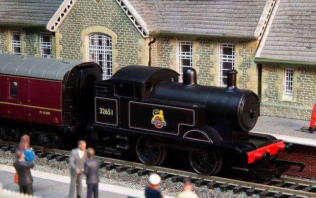 RailRoad BR, 0-4-0 Tank Engine, 32651 - Era 4 (2)