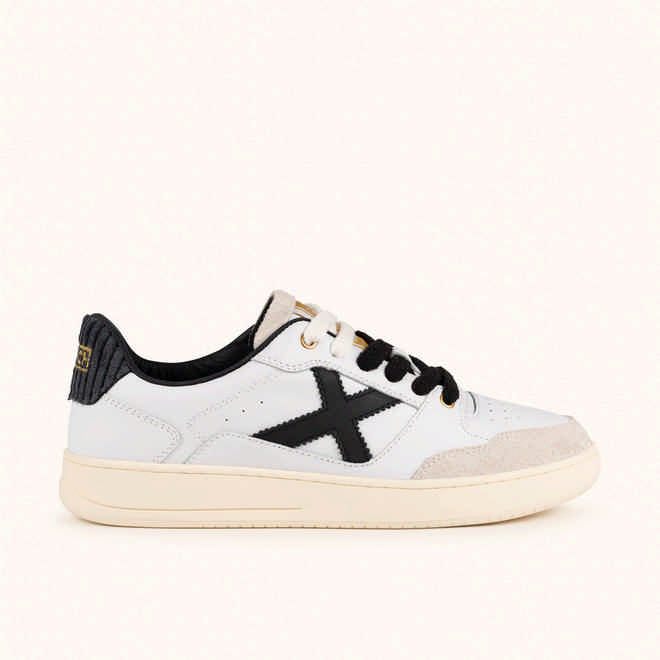MUNICH LEGIT 120 Sneakers Retro tennis and skate classic design in White and Black (1)