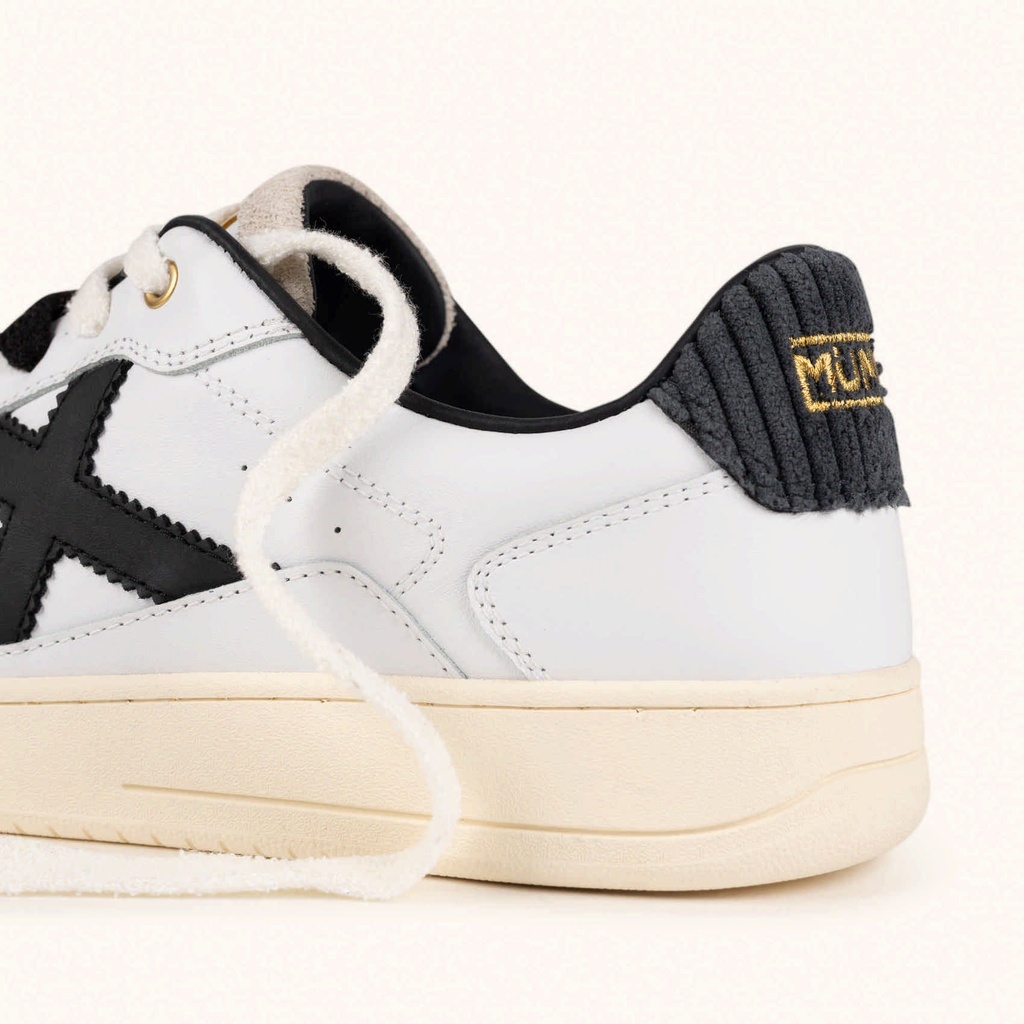 MUNICH LEGIT 120 Sneakers Retro tennis and skate classic design in White and Black (3)