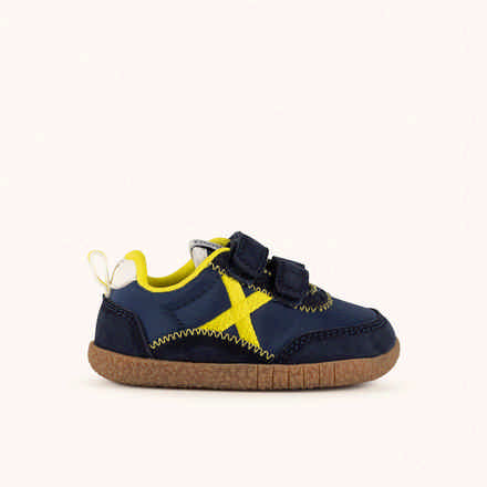MUNICH BABY KODA W 28 - Children's Barefoot sports trainers in navy blue and yellow with double velcro fastening. (2)