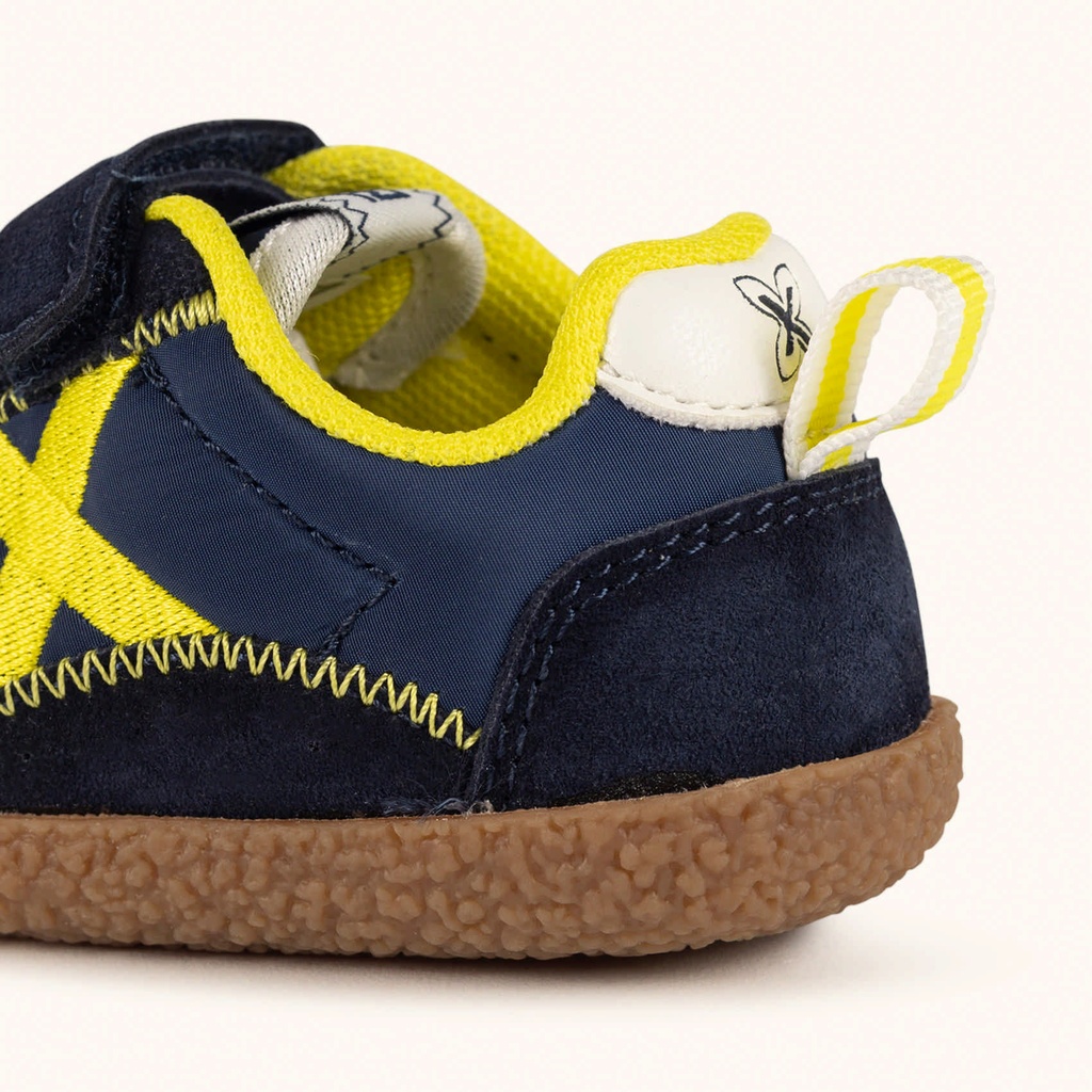 MUNICH BABY KODA W 28 - Children's Barefoot sports trainers in navy blue and yellow with double velcro fastening. (3)