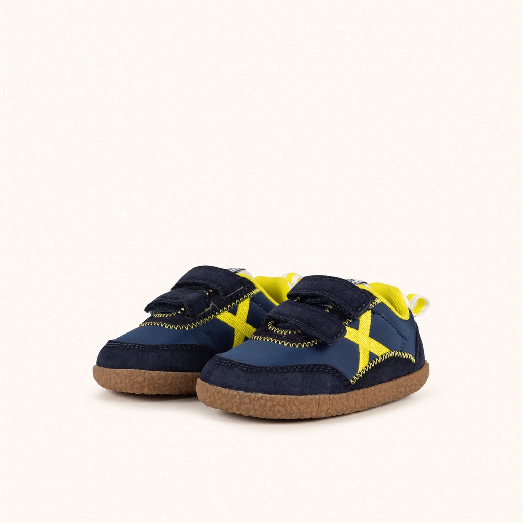 MUNICH BABY KODA W 28 - Children's Barefoot sports trainers in navy blue and yellow with double velcro fastening. (6)