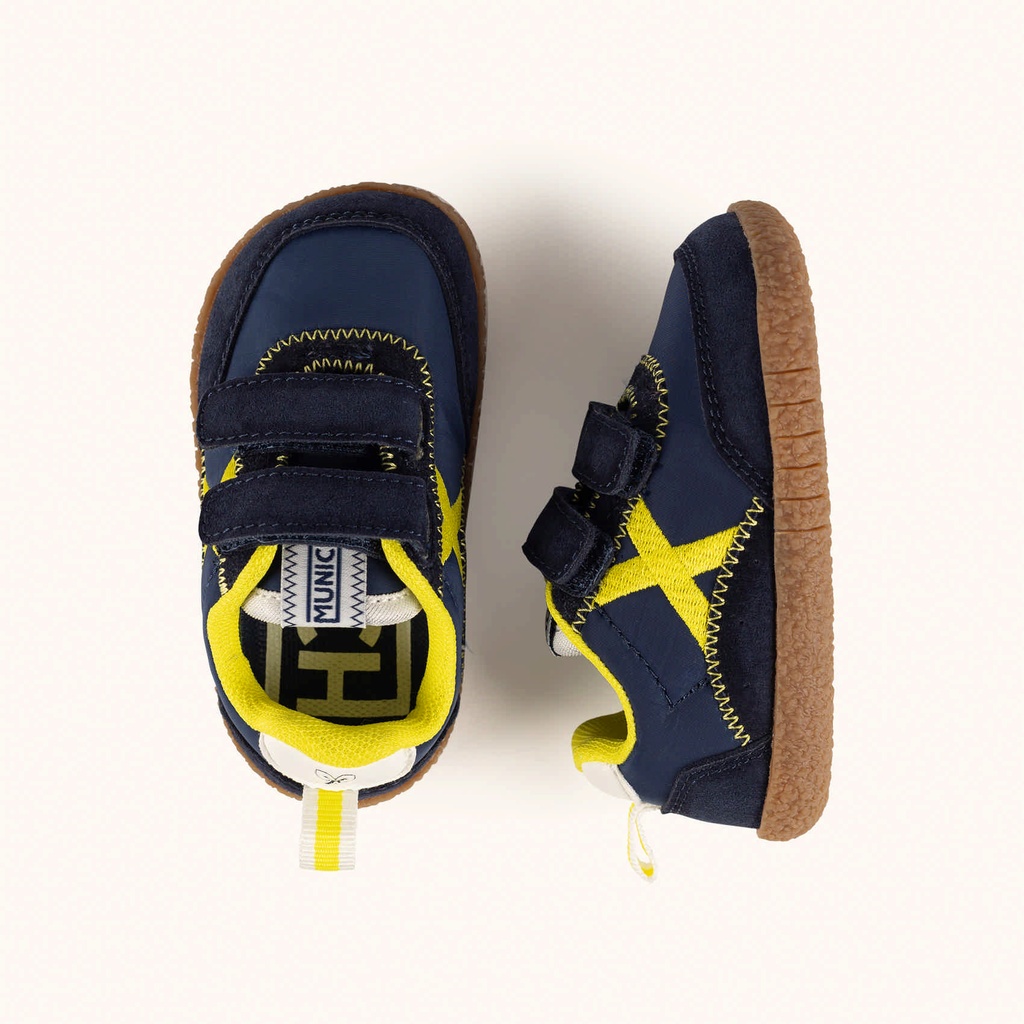 MUNICH BABY KODA W 28 - Children's Barefoot sports trainers in navy blue and yellow with double velcro fastening. (7)