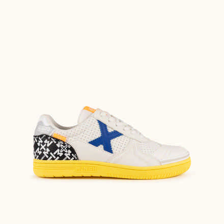 MUNICH G-3 KID 463 Kids' indoor football shoes in white with a yellow sole and blue details. (2)