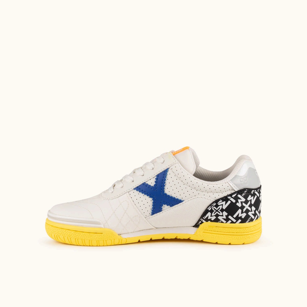 MUNICH G-3 KID 463 Kids' indoor football shoes in white with a yellow sole and blue details. (4)