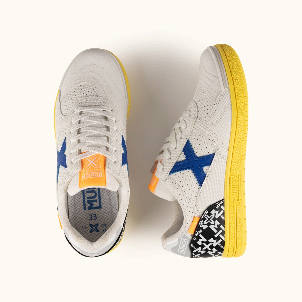 MUNICH G-3 KID 463 Kids' indoor football shoes in white with a yellow sole and blue details. (7)