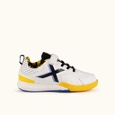 MUNICH RONDITO KID 21 Children's indoor football shoes in white with a black logo, yellow details, and elastic laces. (2)