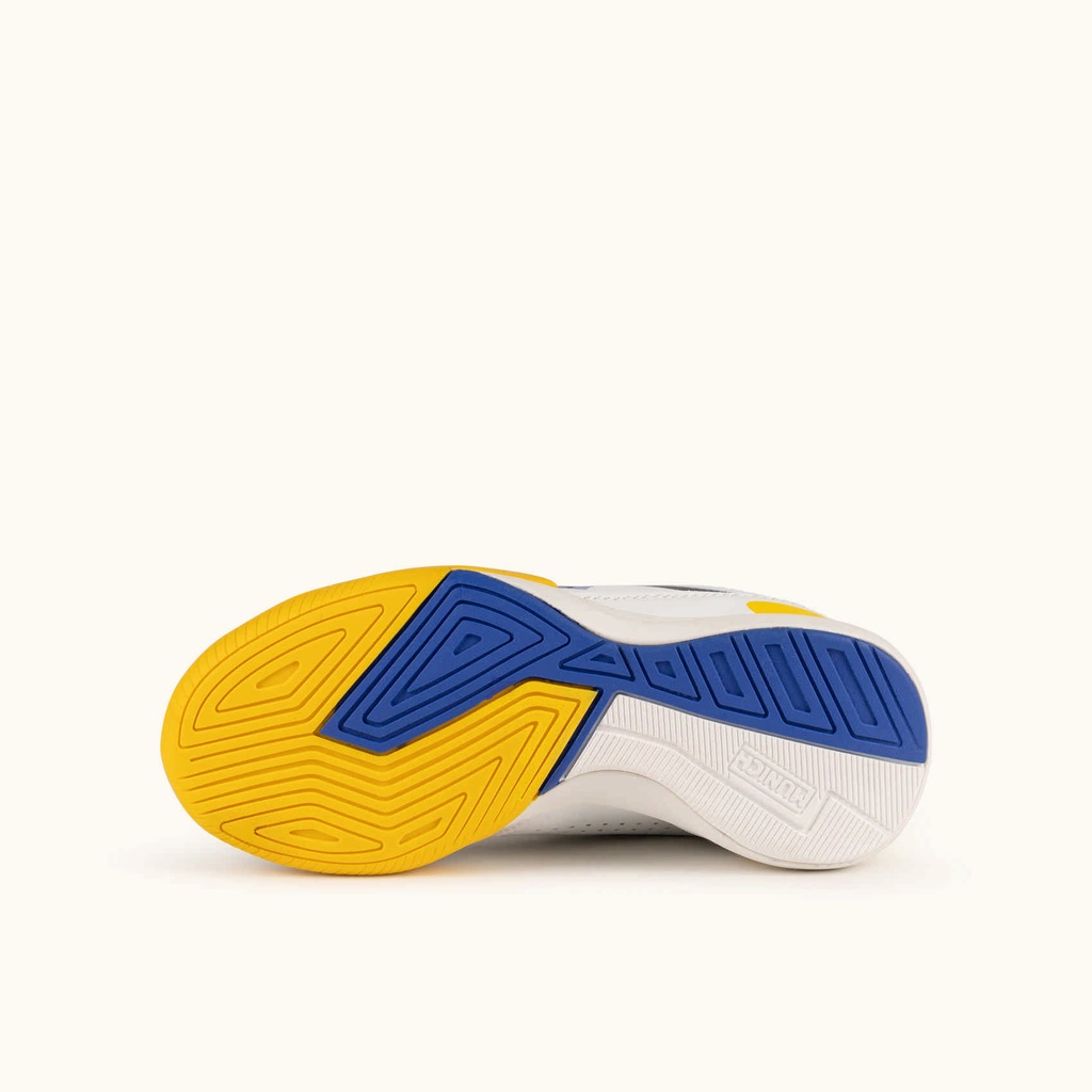 MUNICH RONDITO KID 21 Children's indoor football shoes in white with a black logo, yellow details, and elastic laces. (5)