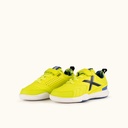 MUNICH RONDITO KID 22 Children's indoor football shoes in yellow with a black logo, blue details, and elastic laces. (6)