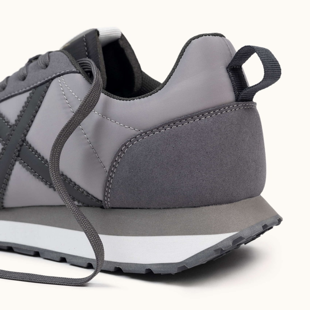 MUNICH RUSH 03 Retro Running Zapatilla Deportiva Gris con Detalles en Antracita y Negro (3)