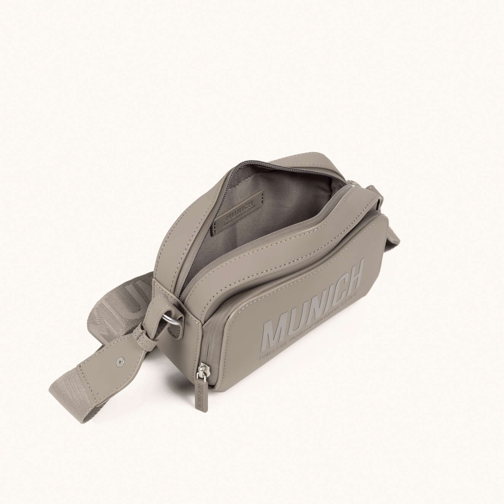 Bandolera Sostenible con Logotipo en Relieve CROSSBODY CAMERA ESSENCE RECYCLED (5)